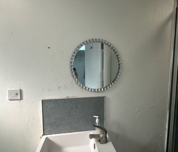 Room in a Shared House, Denbigh Road, E6 - Photo 2