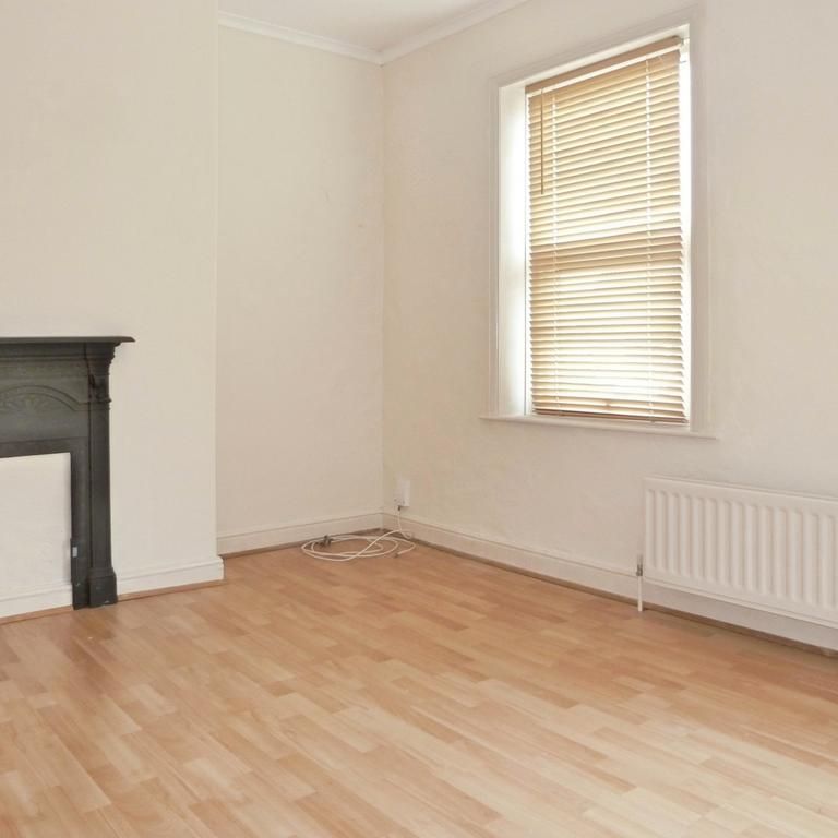 3 bedroom end of terrace house to rent - Photo 1