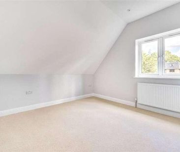 Great Austins, Farnham, Surrey, GU9 - Photo 4