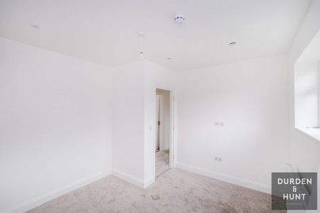 4 bedroom end of terrace house to rent - Photo 3