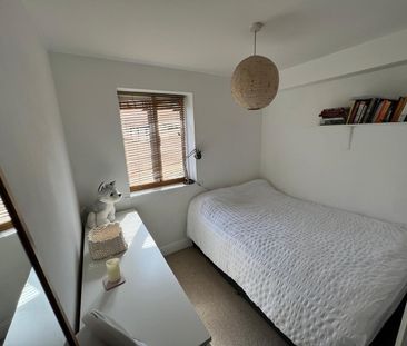 Studio Flat, John Williams Close, SE14 - Photo 1