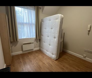 Studio Flat, Brockley Road, SE4 - Photo 2