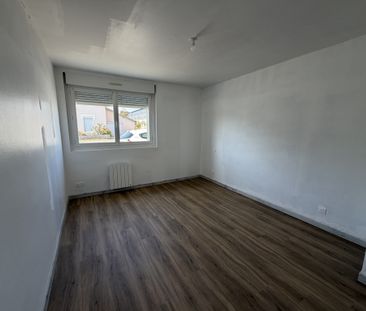 Location Appartement 2 pièces 45m² MESLAY DU MAINE 53170 - Photo 4