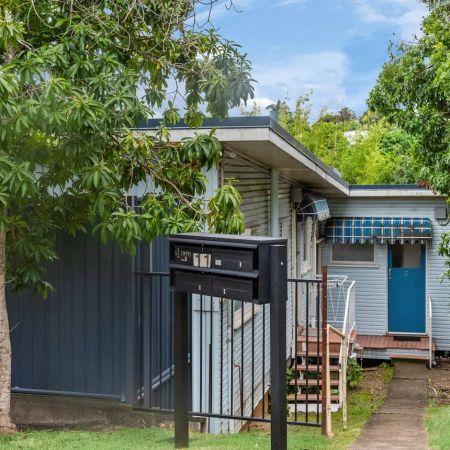 1 BEDROOM APARTMENT IN GREAT LOCATION - Photo 5