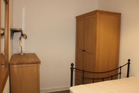2 bed flat for rent in West End - Photo 4