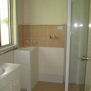 CHARMING 1-BEDROOM LOFT-STYLE UNIT IN A CONVENIENT LOCATION - Photo 2