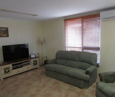 SPACIOUS FAMILY LIVING WITH HUGE BACKYARD & ENTERTAINING AREA IN WA... - Photo 2