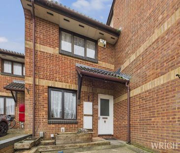2 bedroom Mid Terraced House - Hatfield, Hertfordshire - Photo 5