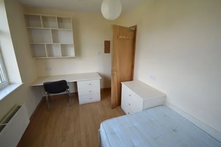 6 Bed - 2 St Chads View, Headingley, Leeds - LS6 3QA - Student - Photo 3