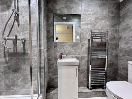 2 bedroom semi-detached house to rent - Photo 5