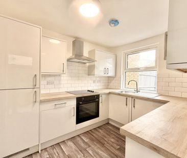 2 bed House Mafeking Road, E16 - Photo 5