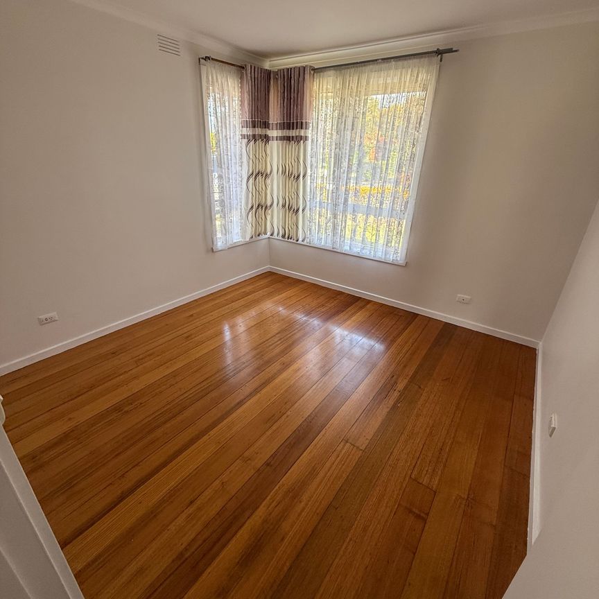 Noble Park - Photo 1