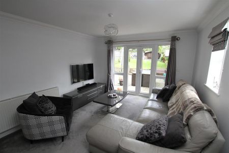 4 bedroom detached house to rent - Photo 4