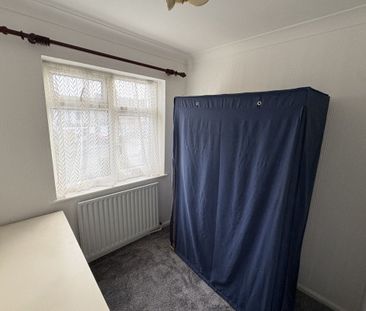 Melvyn Close - Photo 5