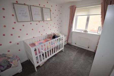 3 bedroom semi-detached house to rent - Photo 5