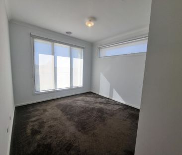 Family home situated in Mt Atkinson Estate! - Photo 2