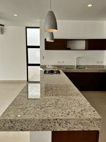 EN RENTA TOWNHOUSE CON PISCINA SOBRE AVENIDA RESIDENCIAL EN SAN ESTEBAN - Photo 3