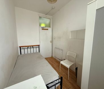 Room in a Shared House, Jersey Road, IG1 - Photo 2