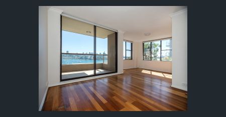 Bright Sunny Apartment with Spectacular Harbour Views - Point Piper - Photo 2