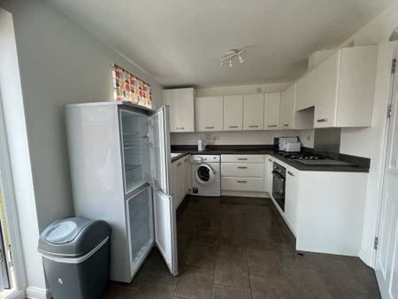 3 bedroom detached house to rent - Photo 4