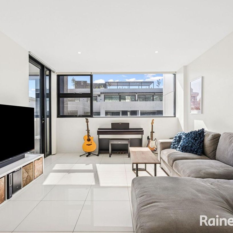 Bright & Airy - Photo 1