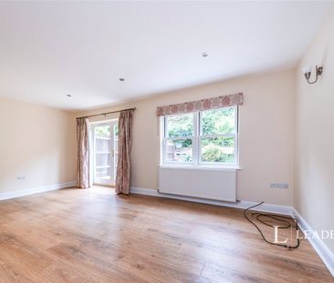 3 bedroom house to rent Sandmartin Close, Buckingham, Buckinghamshi... - Photo 1
