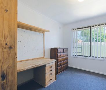 SPACIOUS FAMILY HOME - Photo 3