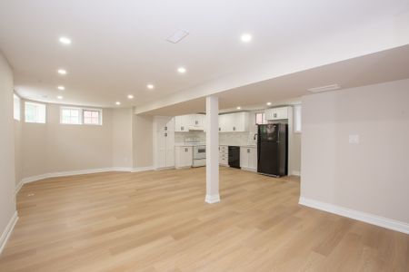 30 Madison Court E, Welland - 2 Bedroom Lower Unit - Photo 3