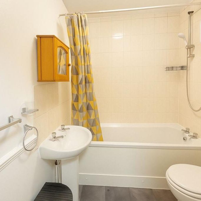2 bedroom flat to rent - Photo 1