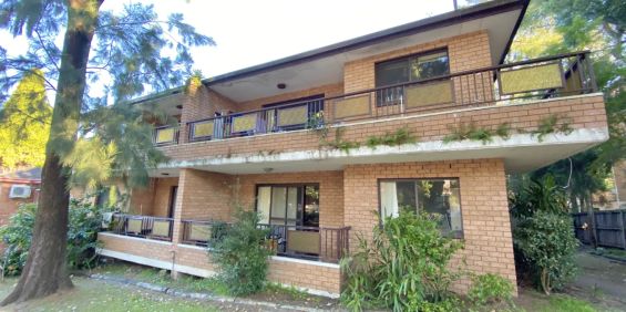 NEWLY RENOVATED! 3 Bedrooms Unit Prime Location in Carlton - Photo 3