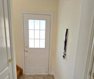 Condo Townhouse For Lease | N9255946 - Photo 2