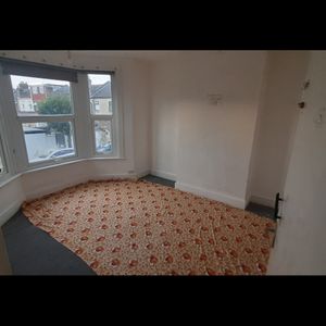 Room in a Shared House, Clandon Road, IG3 - Photo 2