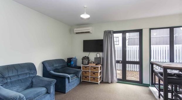 Student accommodation 5 x bedrooms fully furnished - Photo 1