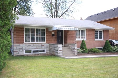 For Lease - 1026 Bridge Road, Oakville, Ontario - Photo 3