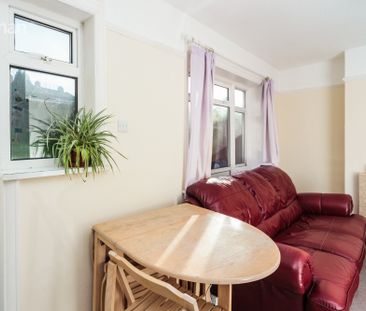 4 bedroom terraced house to rent - Photo 3