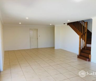 STUNNING SPACIOUS FAMILY HOME!!! - Photo 4