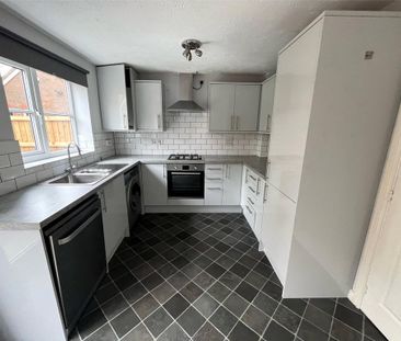 3 bedroom semi-detached house to rent - Photo 4