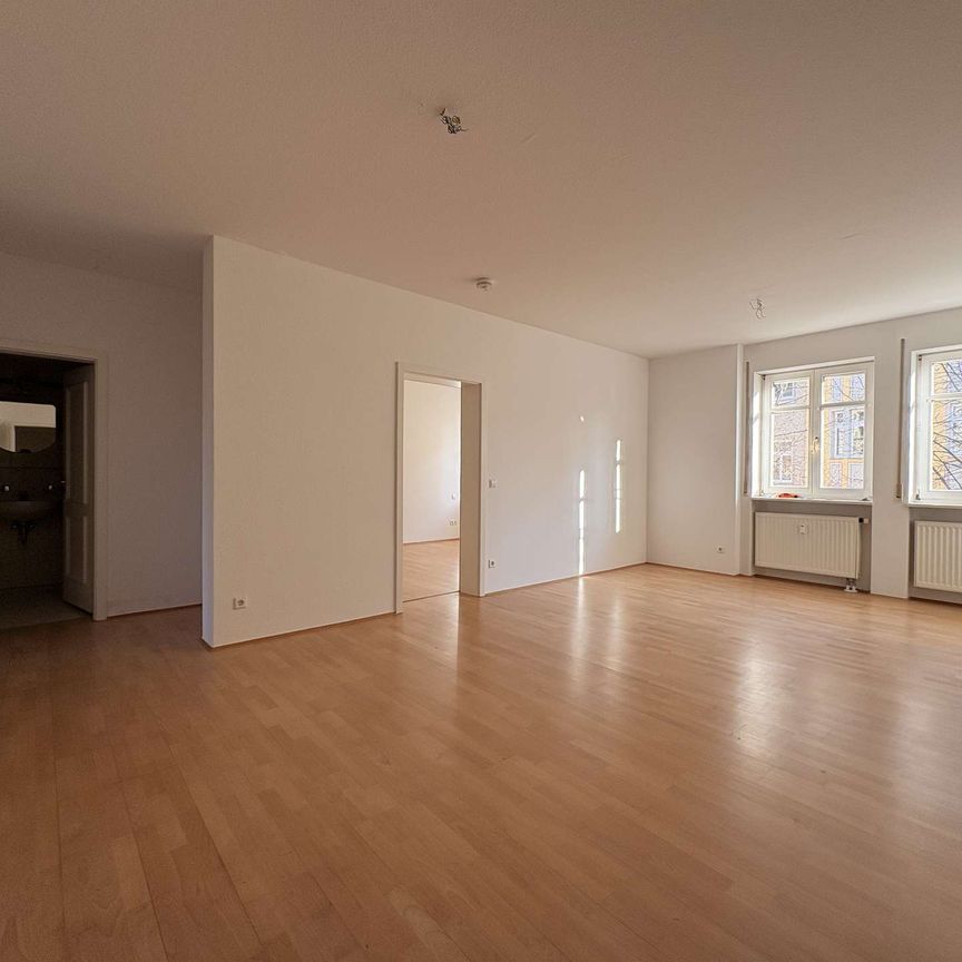 Mit frisch geöltem Boden + geweißten Wänden! 63m²-Wohnung mit Balkon im Herzen von Chemnitz! - Photo 1