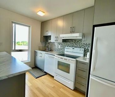 Charmant 3 ½ lumineux au 7e étage a 2 pas du metro Montmorency - Photo 4