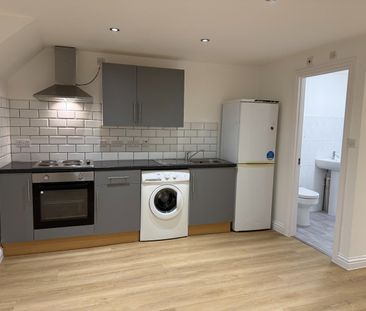 Studio Flat, Two Mile Hill Road, BS15 - Photo 1