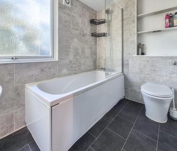 3 bedroom terraced house to rent - Photo 3