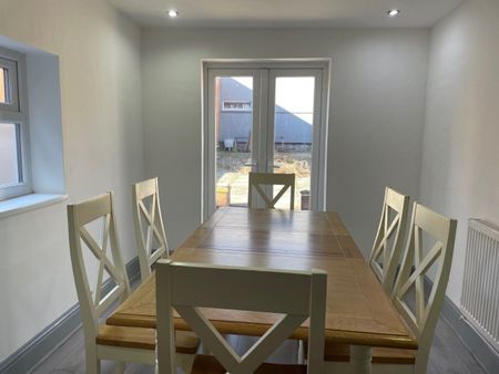 8 bedroom house to rent - Photo 2