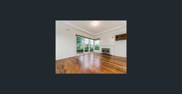 Cute Cottage in Top Location! - Photo 1