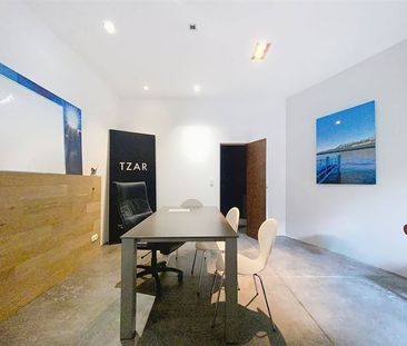 Châtelain Atypical Loft showroom - Photo 2