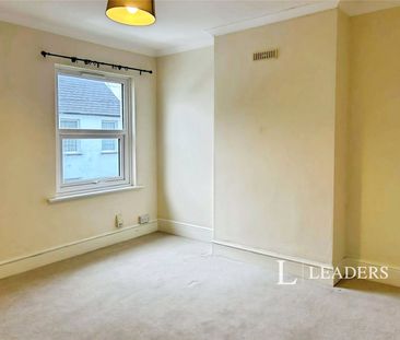 2 bedroom house to rent Russell Place, Cheltenham, Gloucestershire,... - Photo 4