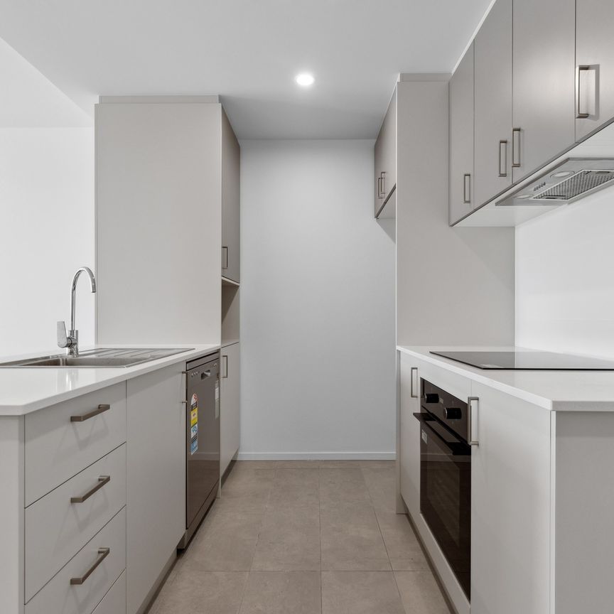 Waterside living. - Photo 1