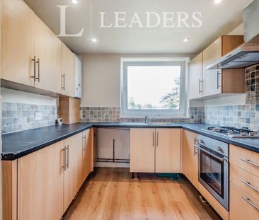 2 bedroom apartment to rent Lichfield Court, Pevensey Garden, Worth... - Photo 2