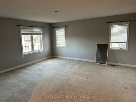 Property For Lease | W9018044 - Photo 3