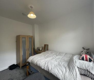3 bedroom terraced house to rent - Photo 6