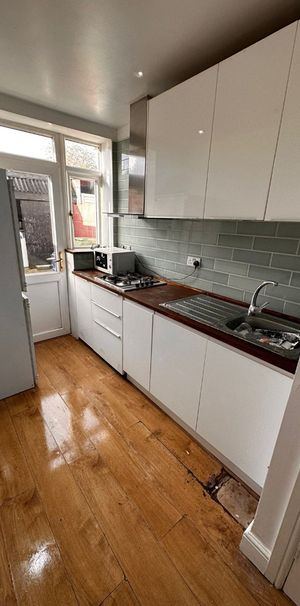 Room in a Shared House, Carlyon Road, HA0 - Photo 1